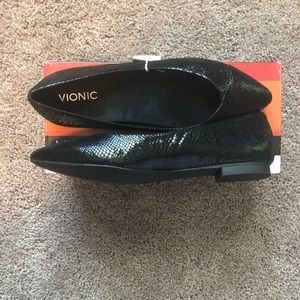Vionic Brand new in Box Flats